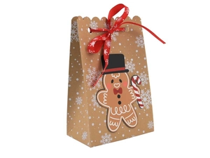 Detalle de bolsa de regalo de papel kraft con copos de nieve y lazo rojo decorativo navideño
