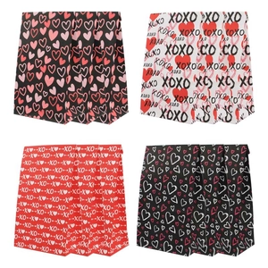 Vierer-Set Valentinstag-Geschenktüten aus Papier mit Herzmotiven und XOXO-Mustern