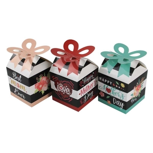 Drei Muttertags-Geschenkboxen mit Blumen-Schmetterlings-Design und Best Mom Ever Text