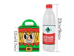 Detailed size comparison of a green Christmas gift box next to a 550ml water bottle