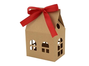 Détail de la boîte cadeau en papier kraft en forme de maison avec fenêtres et ruban rouge