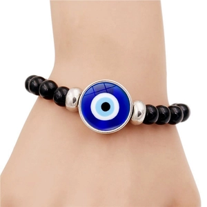 Klassisches türkisches blaues Evil Eye Perlenarmband mit polierten schwarzen Onyxperlen