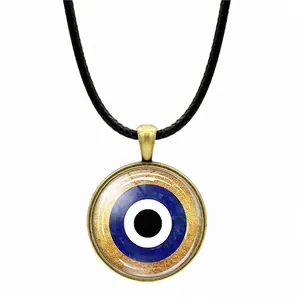 Böhmische Evil Eye Halskette mit Glasanhänger und Bronzerahmen an schwarzer Kordel