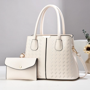 Modisches Handtaschen-Set in Creme mit geometrischer Textur und passender Clutch