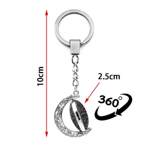 Détail du porte-clés lune viking de 10cm avec un pendentif rotatif à 360 degrés