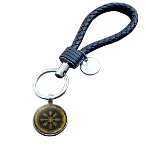 Detail des Wikinger Vegvisir Kompass-Anhängers mit schwarzem Lederband und Schlüsselring
