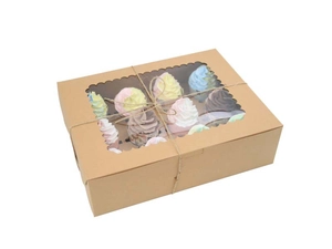 Nahaufnahme der 12er-Cupcake-Box aus Kraftpapier mit Wellenfenster und Dekokordel