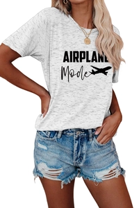 Détail d'un t-shirt blanc en coton avec graphique AIRPLANE Mode noir et motif d'avion