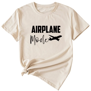 Détail du t-shirt en coton écru avec imprimé AIRPLANE Mode et ourlet noué à la taille