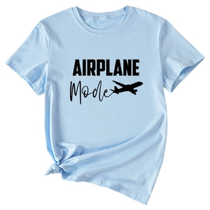 T-shirt bleu clair à col rond avec motif Airplane Mode et détail de nœud élégant