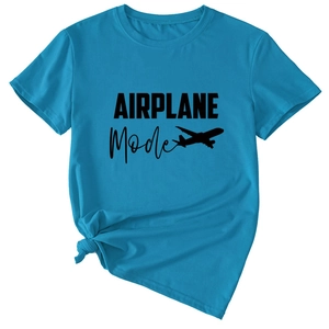 Détail d'un T-shirt bleu en coton avec imprimé AIRPLANE Mode et nœud décoratif latéral
