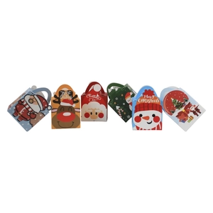 Set di sei scatole regalo natalizie colorate con motivi festivi e manici