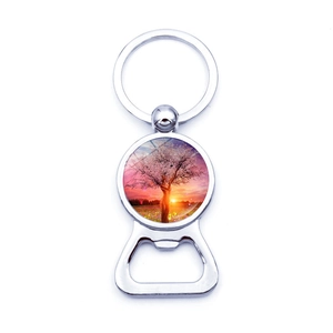 Détail du porte-clés décapsuleur Arbre de Vie avec incrustation en verre poli effet soleil