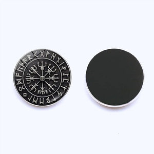 Μαγνήτης ψυγείου Viking Vegvisir με ρούνους Futhark σε ασημί αντικέ φινίρισμα