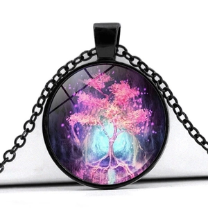 Collier rétro en alliage noir avec pendentif dôme en verre arbre de vie rose éclatant
