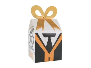 Détail de boîte cadeau diplôme avec motif smoking et nœud doré à paillettes