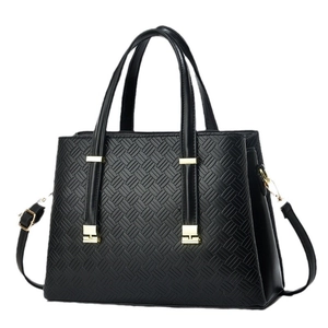 Sac à main trapèze en similicuir noir élégant avec motif matelassé et détails dorés
