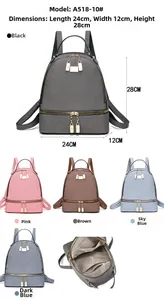 Dettaglio delle dimensioni dello zaino 24x12x28cm con i cinque colori disponibili
