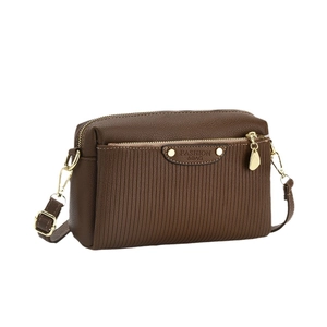 Sac bandoulière en cuir marron à rayures avec sangle réglable et détails dorés