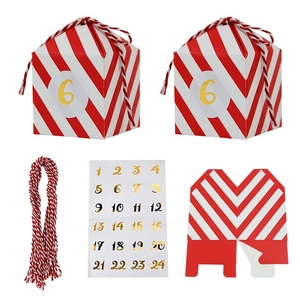 Kerst adventskalender DIY set met rood-wit gestreepte doosjes en 1-24 nummer stickers