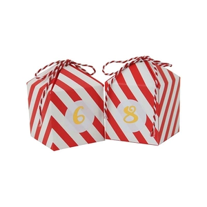 Kerst advent kalender doosjes met rood-witte strepen en gouden nummers