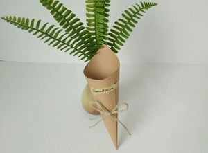 Detail of kraft paper flower cone with jute bow and Especially For You sticker decoration