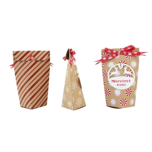 Sachets cadeaux de Noël vintage en papier kraft avec rubans et étiquettes rennes