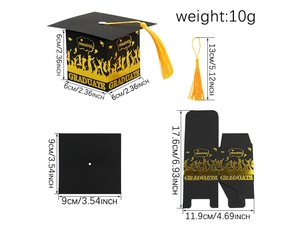 Detalle de caja de regalo graduación 6x6x6cm con dimensiones y borla amarilla brillante