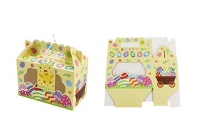 Détail de la boîte cadeau de Pâques jaune avec étiquettes poussins et fenêtre