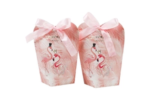 Details der rosa Flamingo-Geschenkboxen mit Schleife und Special FOR YOU Aufdruck