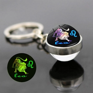 Porte-clés signe du zodiaque Lion lumineux avec boule de verre et anneau en métal