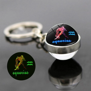 Porte-clés lumineux Verseau avec pendentif en cristal phosphorescent sur anneau argenté