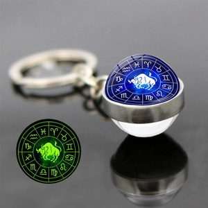 Porte-clés boule de verre zodiaque Taureau lumineux avec anneau en argent et éclat