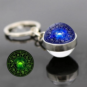 Porte-clés Cancer lumineux avec boule de verre double face et effet phosphorescent