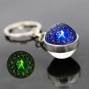 Porte-clés signe balance lumineux avec boule de verre et effet de lueur nocturne