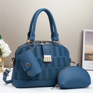 Set dettagliato di tre borse blu navy con stile Boston e texture a grana litchi