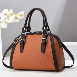 Retro two-tone dome handbag in tan litchi leather with detachable shoulder strap