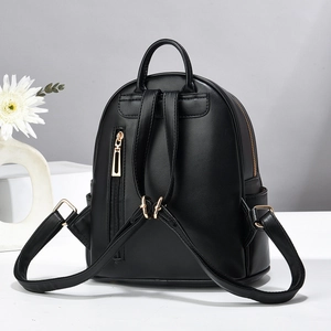 Elegante mochila de cuero negro para mujer con correas ajustables y bolsillo posterior