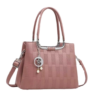 Morandi rosa Handtasche mit Webstruktur, Doppelgriffen und Mond-Stern-Perlenanhänger