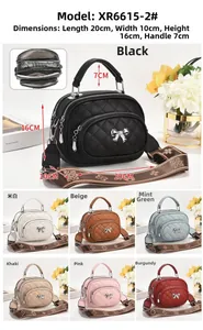 Sac bandoulière matelassé avec nœud et sangle à motifs disponible en sept couleurs