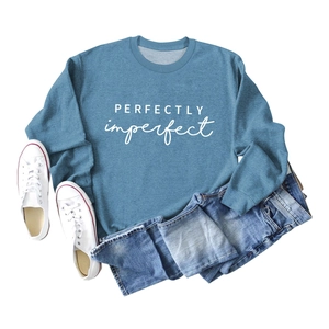 Sweat-shirt bleu-gris décontracté à col rond avec imprimé 'PERFECTLY imperfect' chic