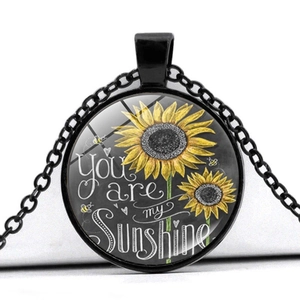 Collier avec pendentif tournesol et citation You Are My Sunshine sur cadre en métal noir