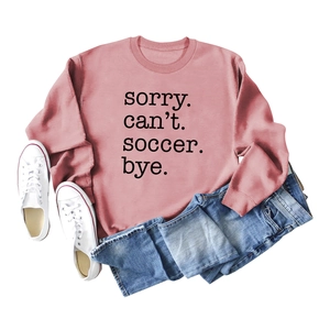 Morandi pink soccer slogan sweatshirt paired with jeans and white canvas shoes