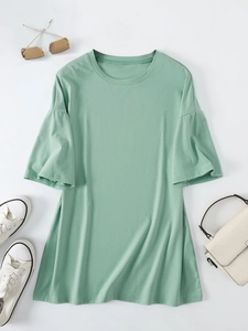 Detail of light green short sleeve T-shirt with ruffle sleeves and round neck style
