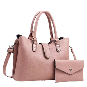 Ensemble sac à main rose en cuir grainé et pochette assortie avec bandoulière réglable