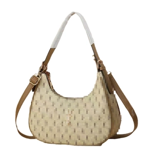 Sac hobo beige chic avec bandoulière en cuir marron et deux options pour femmes