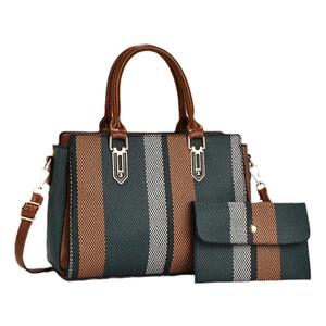 Ensemble de sacs rayés pour femmes avec garniture en cuir brun et détails dorés chic
