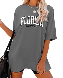 Détail de l'imprimé Florida Sunshine State sur un t-shirt oversize en coton gris foncé
