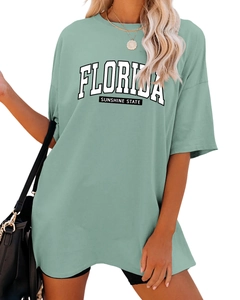 Détail du t-shirt oversize vert sauge Florida avec imprimé Sunshine State en coton doux