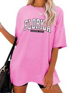 Gros plan du t-shirt rose Florida Sunshine State avec imprimé lettres et col rond